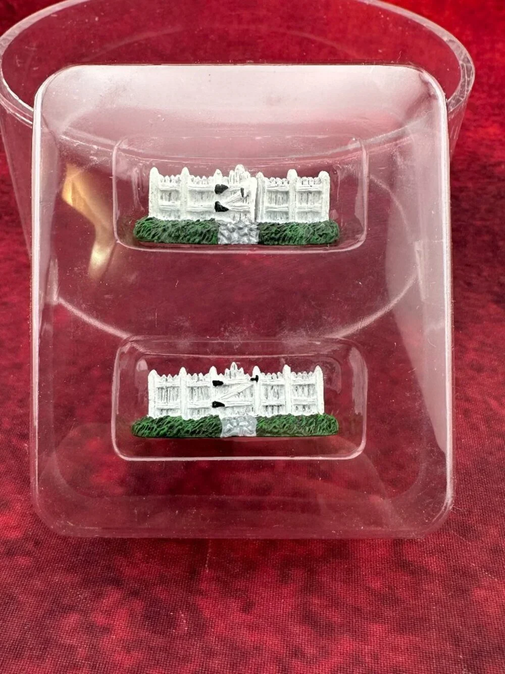 THE LIBERTY FALLS HAND PAINTED PEWTER MINIATURE FENCE ACCESORY SET
